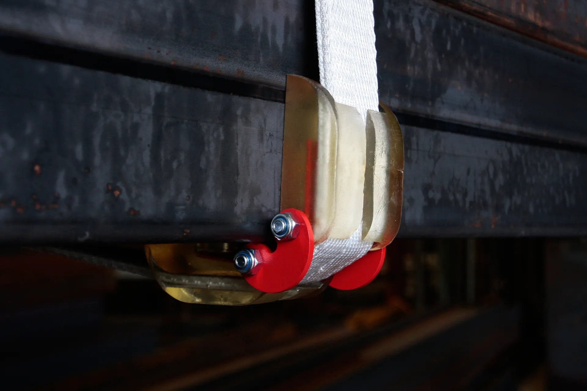 SK-BE — Corner protectors for lashing straps (Угловой протектор для стяжных ремней SK-BE)